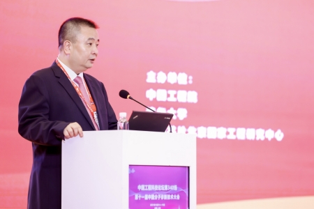 復(fù)旦大學(xué)常務(wù)副校長、復(fù)旦大學(xué)上海醫(yī)學(xué)院黨委副書記、院長金力院士致辭